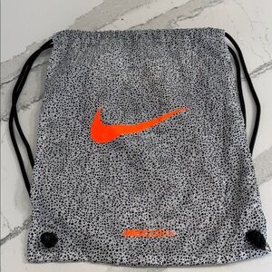 Nike Men’s Gray Speckled Drawstring Bag with Orange Swoosh